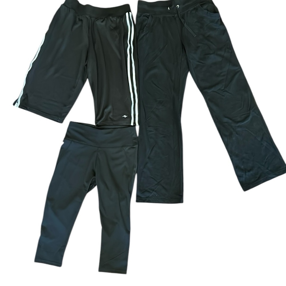 3 set bundle, 1 women jogger, 2 capris, all 3 have the same size waist